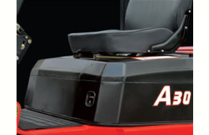 9.整(zhěng)體式發(fa)動機機(ji)罩及配(pei)置安全(quan)鎖扣-杭(háng)州叉車(che)内燃叉(cha)車